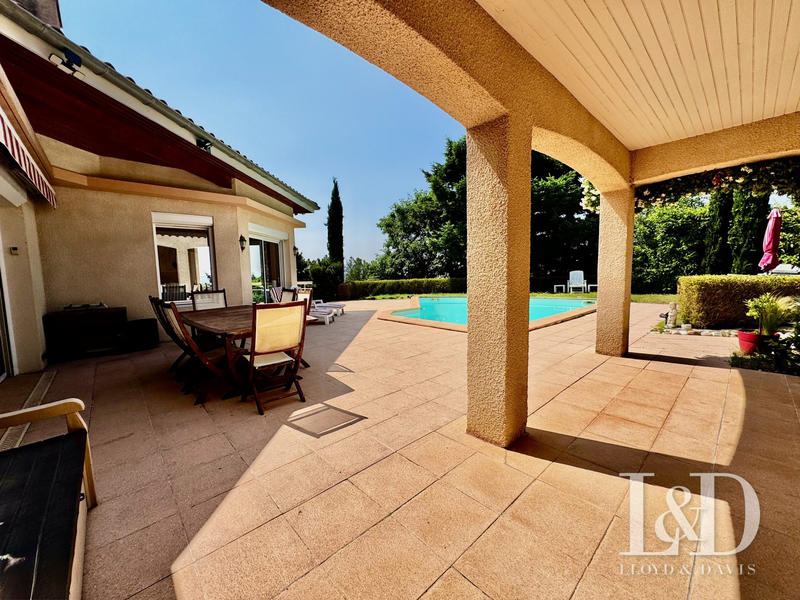 Maison - 313 m² - 9 pièces