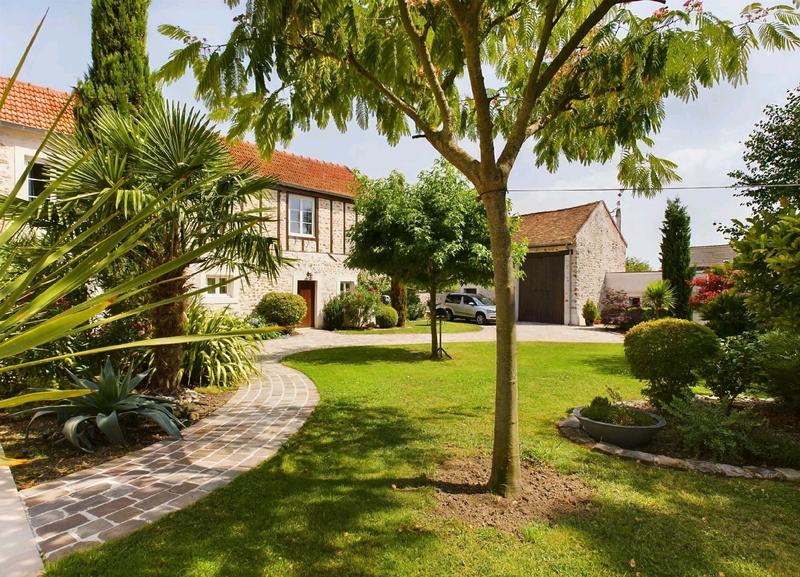 Maison - 294 m² - 9 pièces