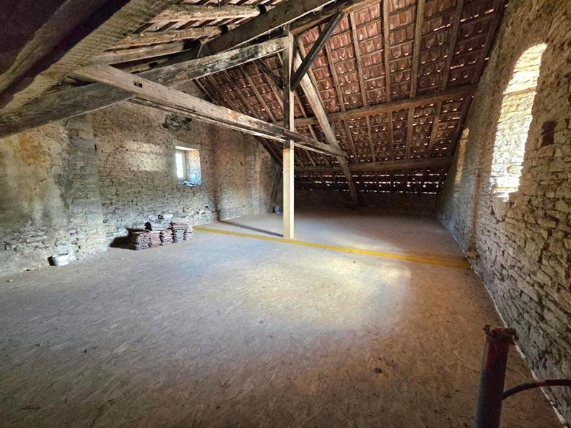 Appartement - 104 m² - 1 pièce