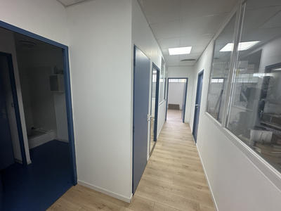 Local commercial - 113 m² - 4 pièces