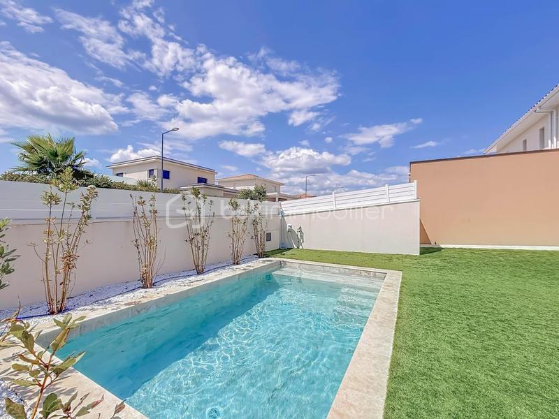 Maison - 104 m² - 5 pièces