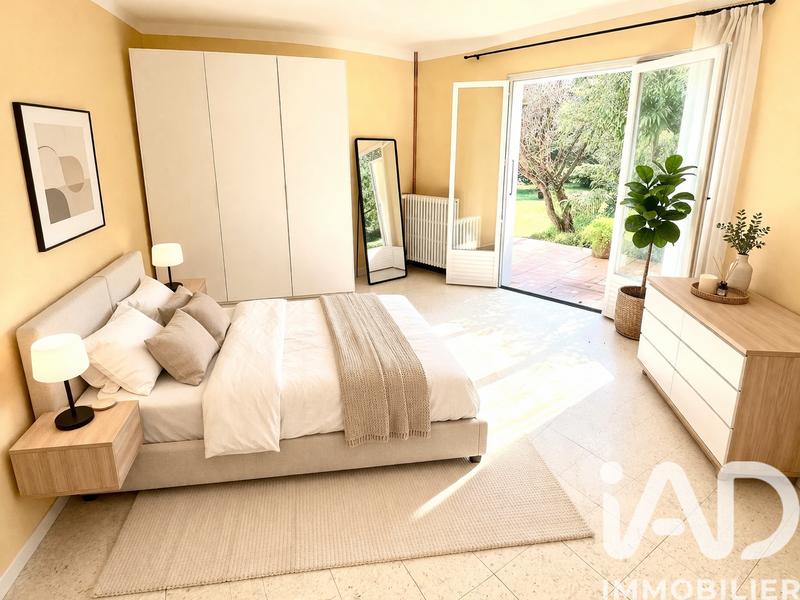 Maison - 220 m² - 9 pièces