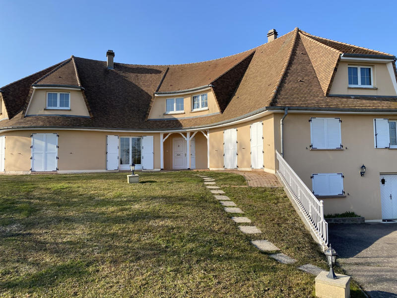 Maison - 380 m² - 8 pièces