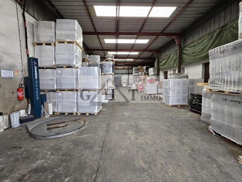 Entrepôt - 2 352 m²