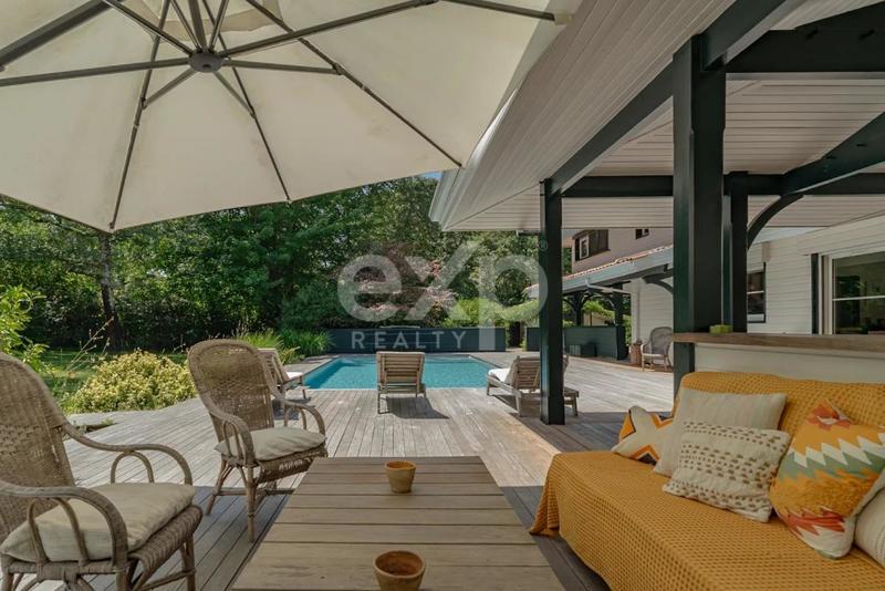 Propriété - 220 m² - 8 pièces