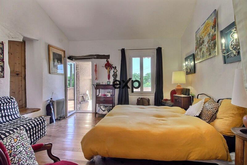 Mas - 205 m² - 5 pièces