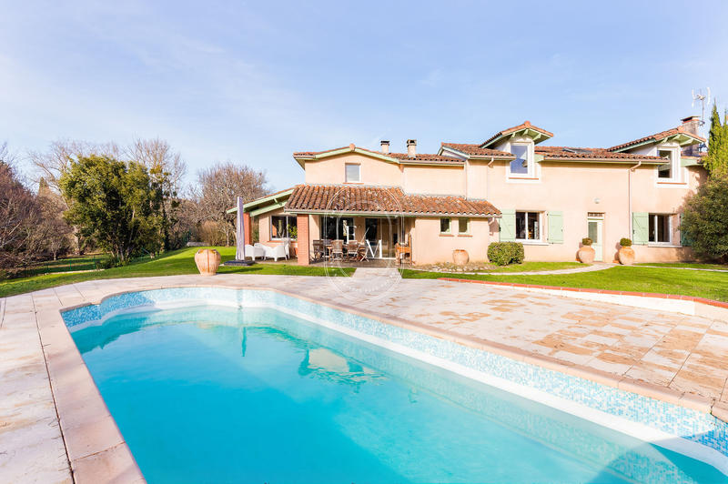 Maison - 346 m² - 10 pièces