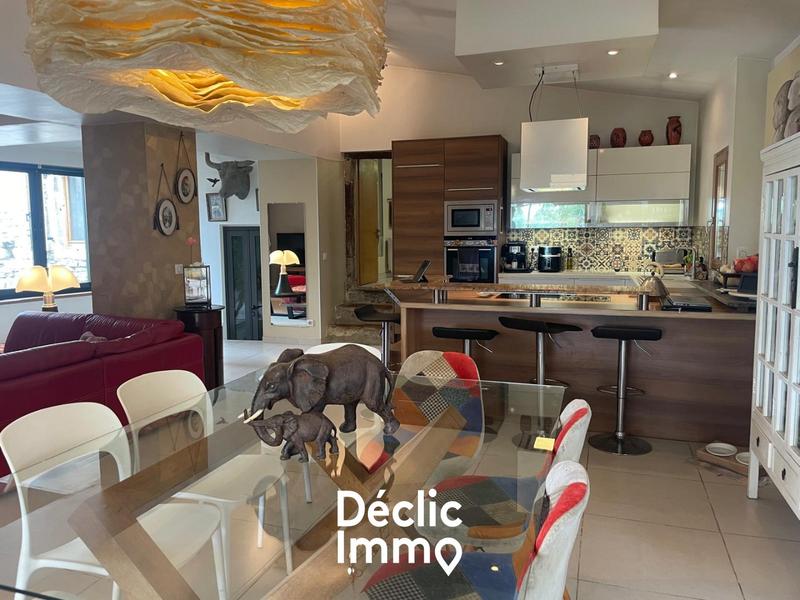 Maison - 232 m² - 7 pièces