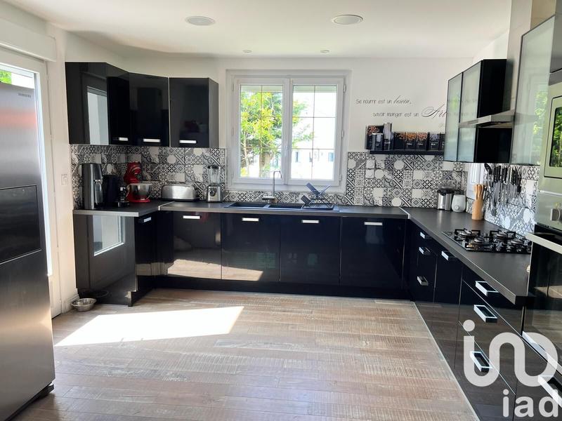 Maison - 236 m² - 9 pièces