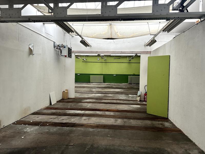 Local commercial - 402 m² - 7 pièces