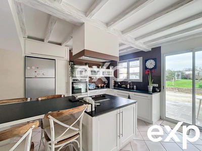 Maison - 235 m² - 8 pièces