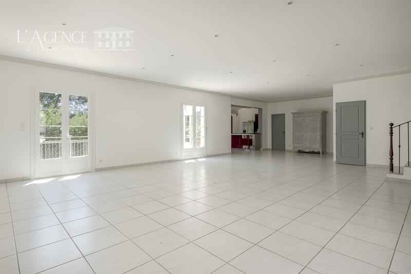 Maison - 260 m² - 8 pièces