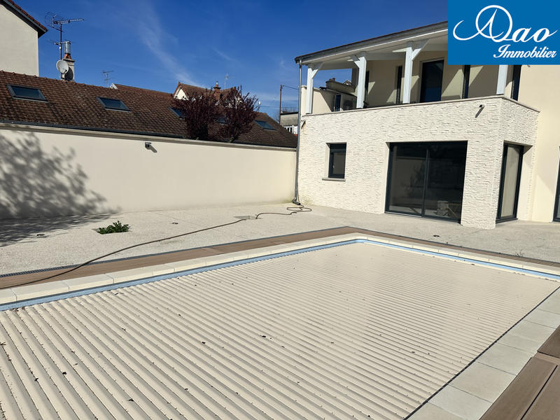 Maison - 290 m² - 6 pièces