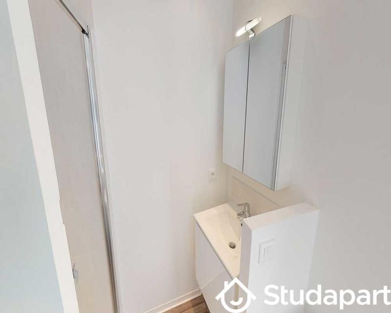 Chambre - 80 m² - 1 pièce