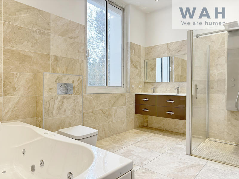 Appartement - 270 m² - 7 pièces