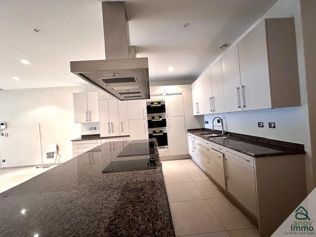 Propriété - 337 m² - 5 pièces