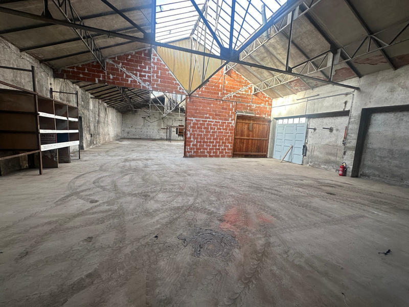 Entrepôt - 300 m²