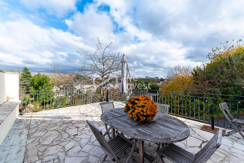 Maison - 195 m² - 9 pièces