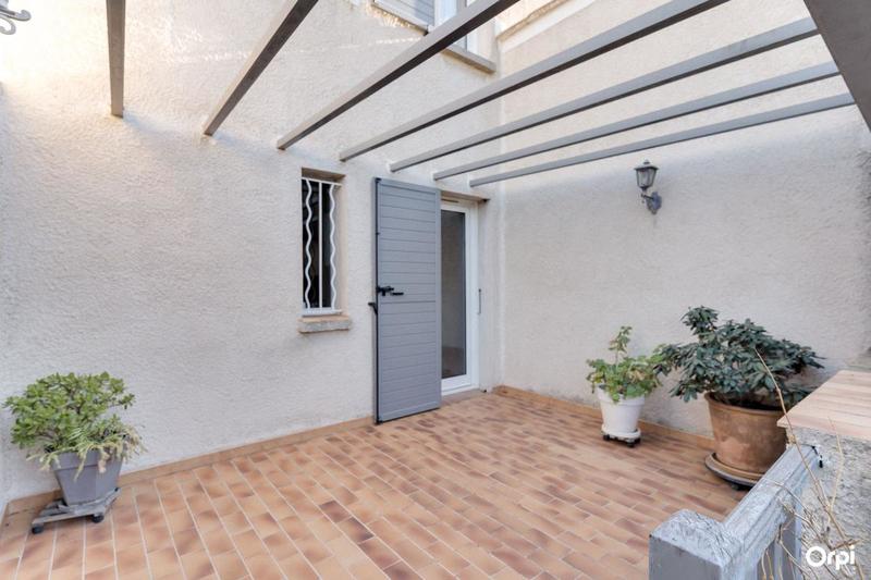 Maison - 220 m² - 5 pièces