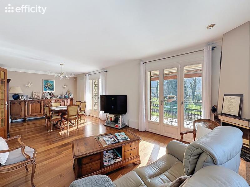 Pavillon - 226 m² - 6 pièces