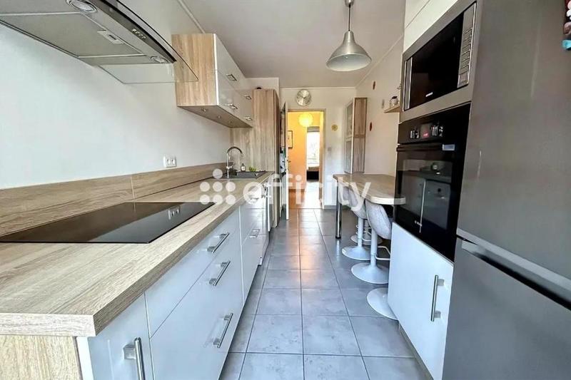 Appartement - 83 m² - 4 pièces