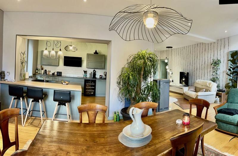 Appartement - 127 m² - 6 pièces