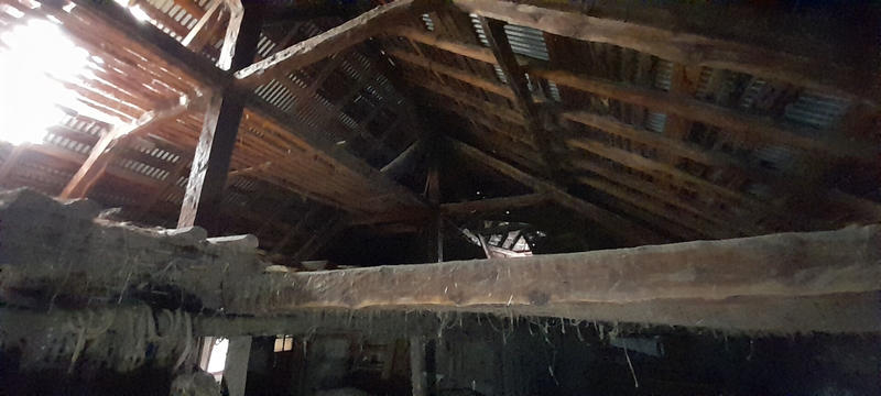 Maison - 300 m² - 2 pièces