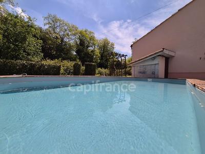 Maison - 140 m² - 5 pièces