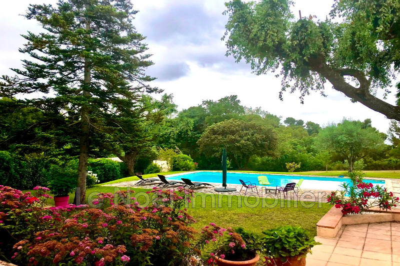 Maison - 200 m² - 1 pièce