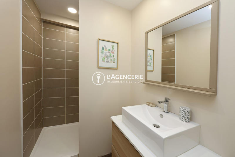 Maison - 430 m² - 4 pièces