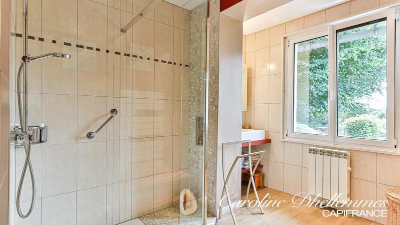 Maison - 218 m² - 8 pièces