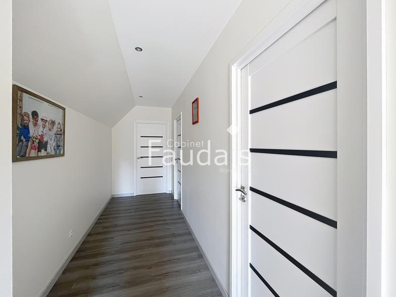 Maison - 246 m² - 8 pièces