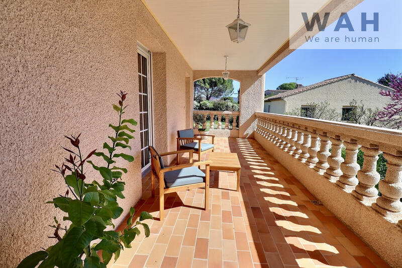 Villa - 252 m² - 5 pièces