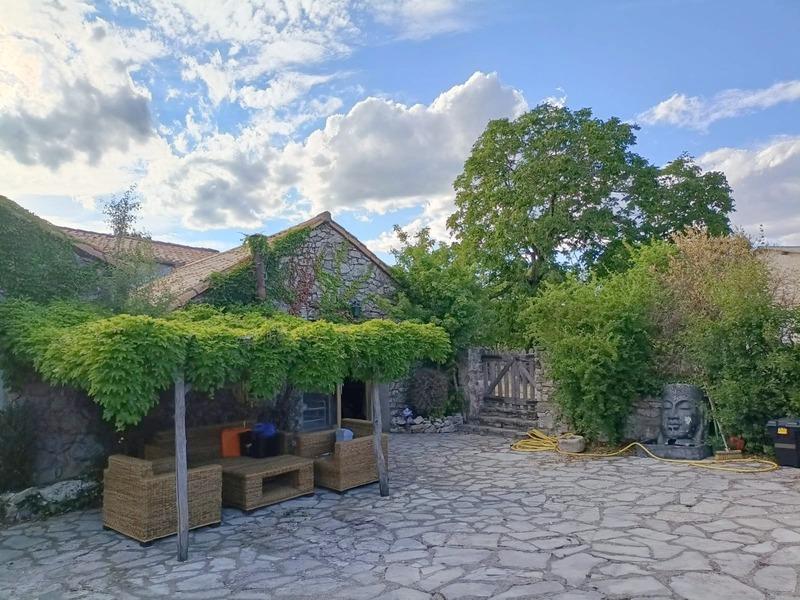 Corps de ferme - 241 m² - 6 pièces