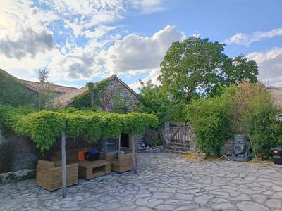 Corps de ferme - 241 m² - 6 pièces