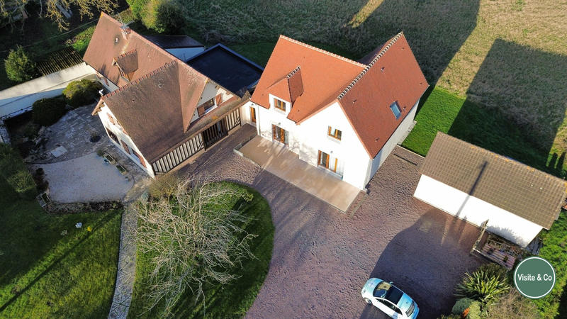 Maison ancienne - 333 m² - 15 pièces