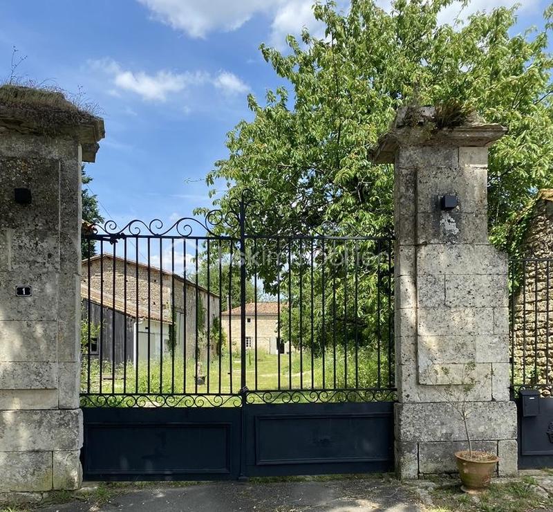 Maison en pierre - 160 m² - 6 pièces