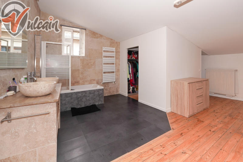 Maison - 200 m² - 6 pièces