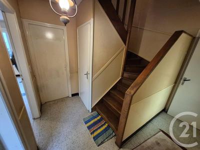 Maison - 92 m² - 8 pièces