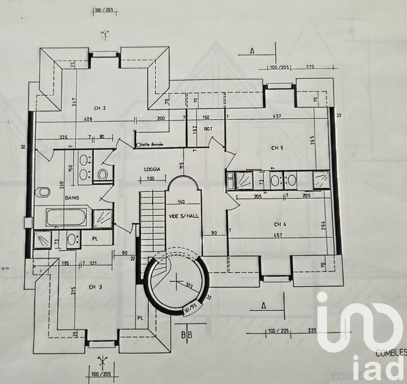 Maison - 220 m² - 10 pièces