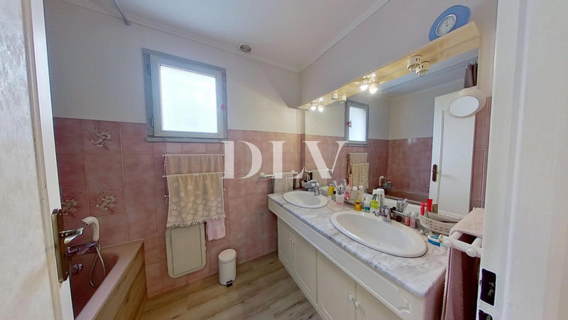 Maison - 127 m² - 5 pièces