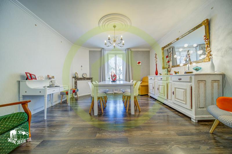 Maison - 225 m² - 8 pièces