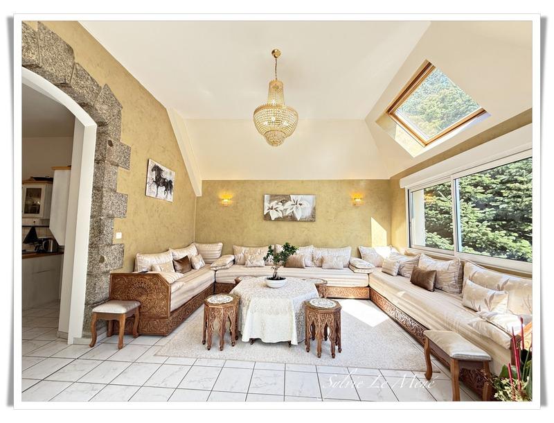 Maison - 290 m² - 12 pièces