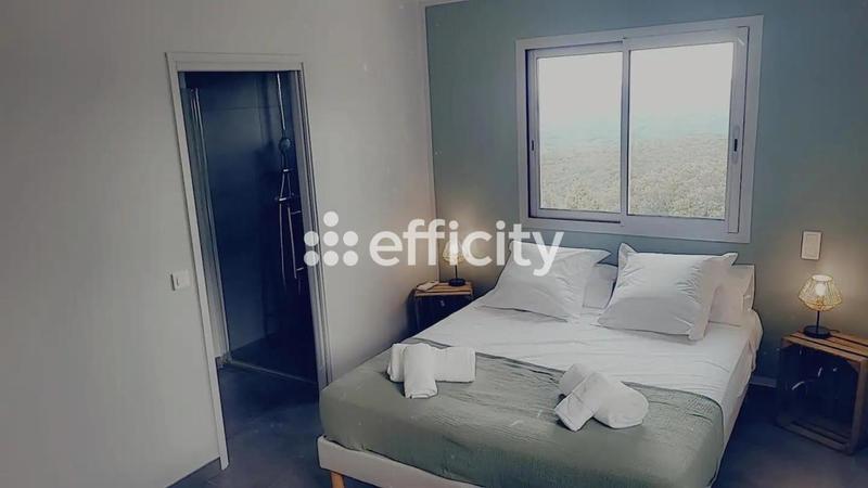 Maison - 330 m² - 13 pièces