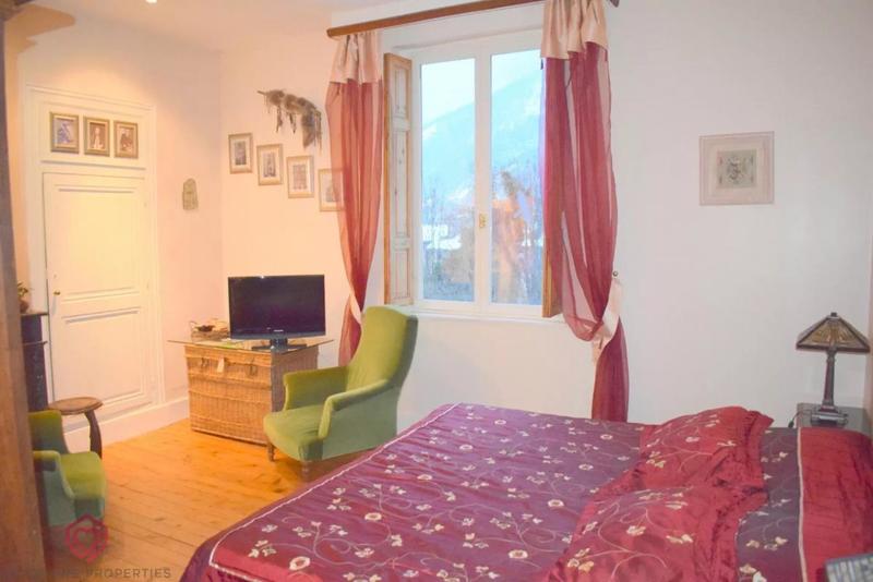 Propriété - 302 m² - 10 pièces