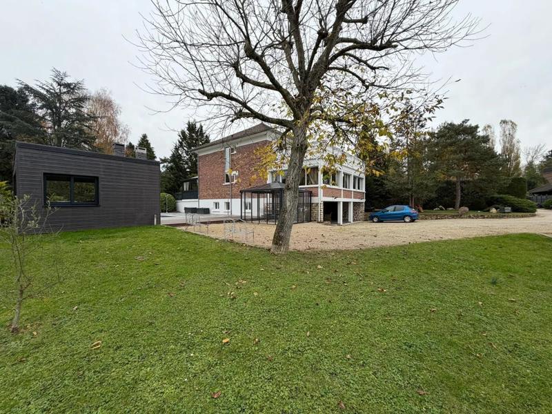 Maison - 230 m² - 8 pièces