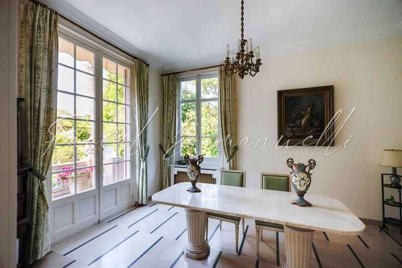 Maison - 247 m² - 5 pièces