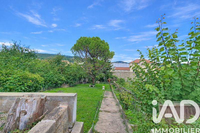 Maison - 240 m² - 10 pièces