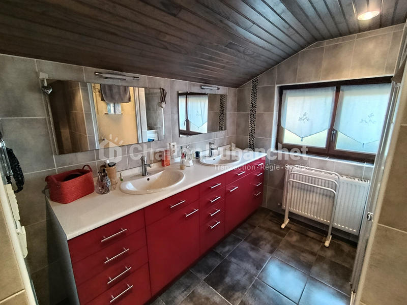 Maison - 200 m² - 6 pièces