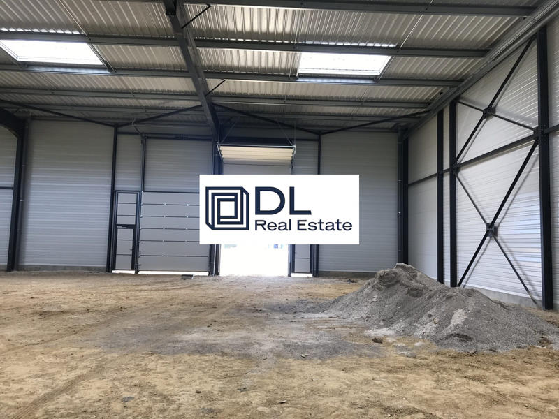 Entrepôt - 1 270 m²